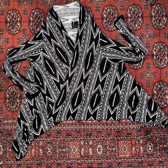 New Directions M Black/White Open Front Soft Knit Rayon Sweater - Picture 1 of 4